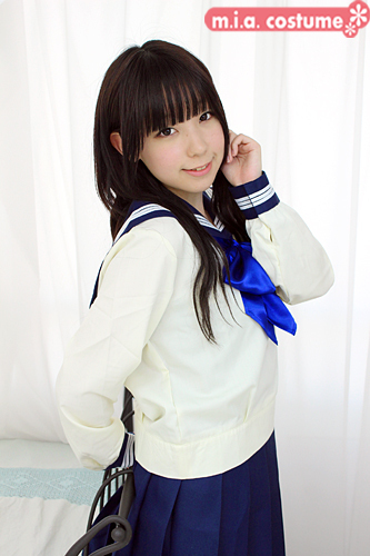 東京女学館 中学校・高等学校 冬服 清純白いセーラーに紺のスカート